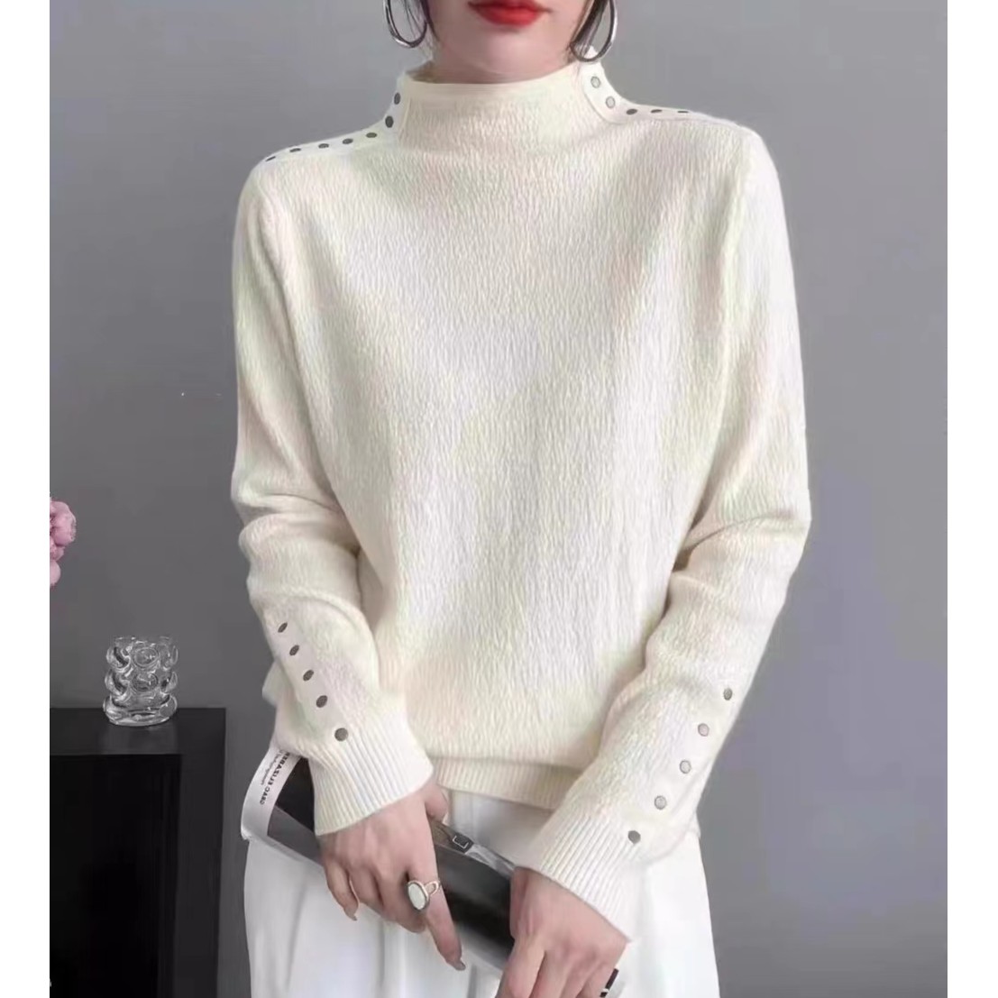 B线下289！质地柔糯软滑！舒适好穿~钉珠双肩设计感女式针织衫T3093