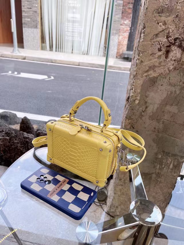 2024新款时尚百搭轻奢休闲简约手提斜挎包 GY6534-黄色