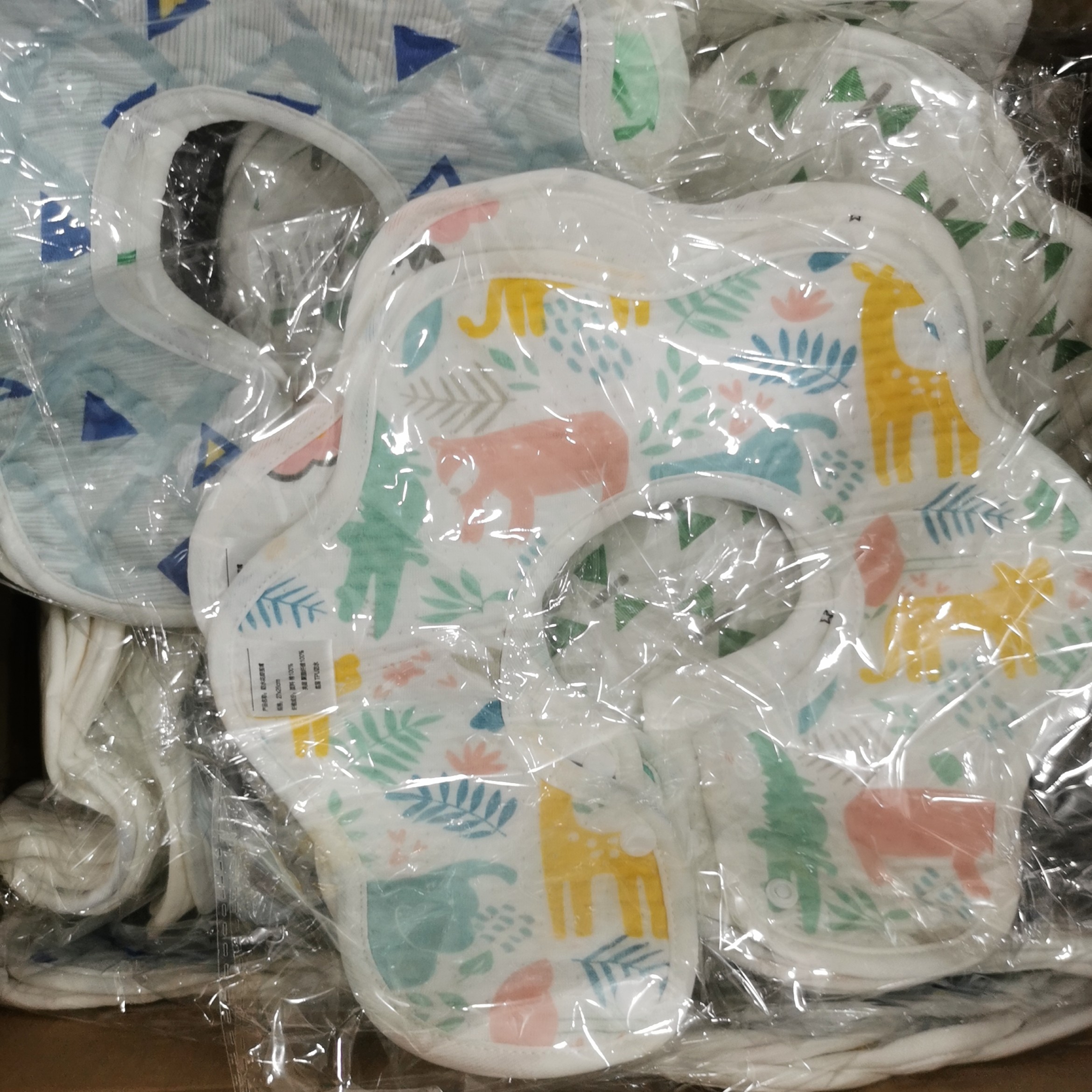 婴童用品0-10清库存婴幼儿防水围嘴颜色随机