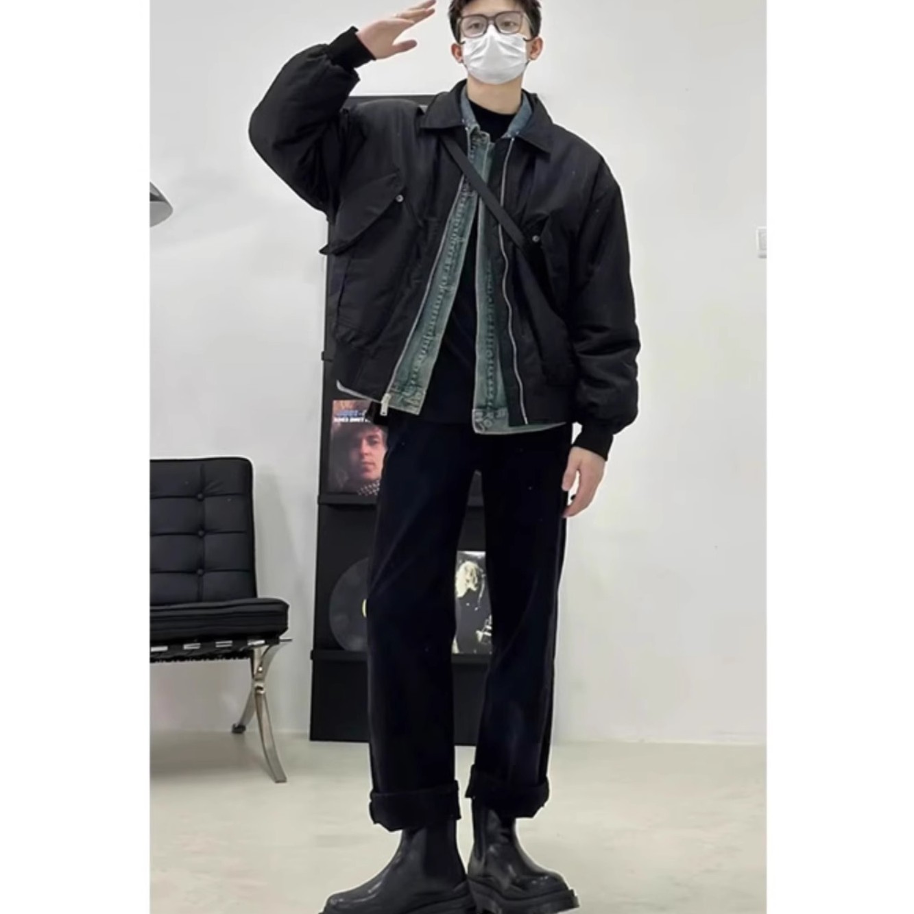 配马丁靴的裤子男秋冬黑色加绒新塘牛仔裤ootd穿搭卷边直筒烟管裤