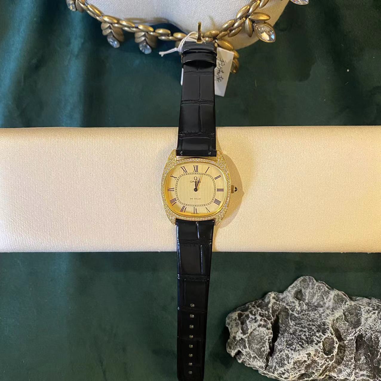 99新 Omega/欧米茄 -177中古/皮带/金盘/32mm/女表