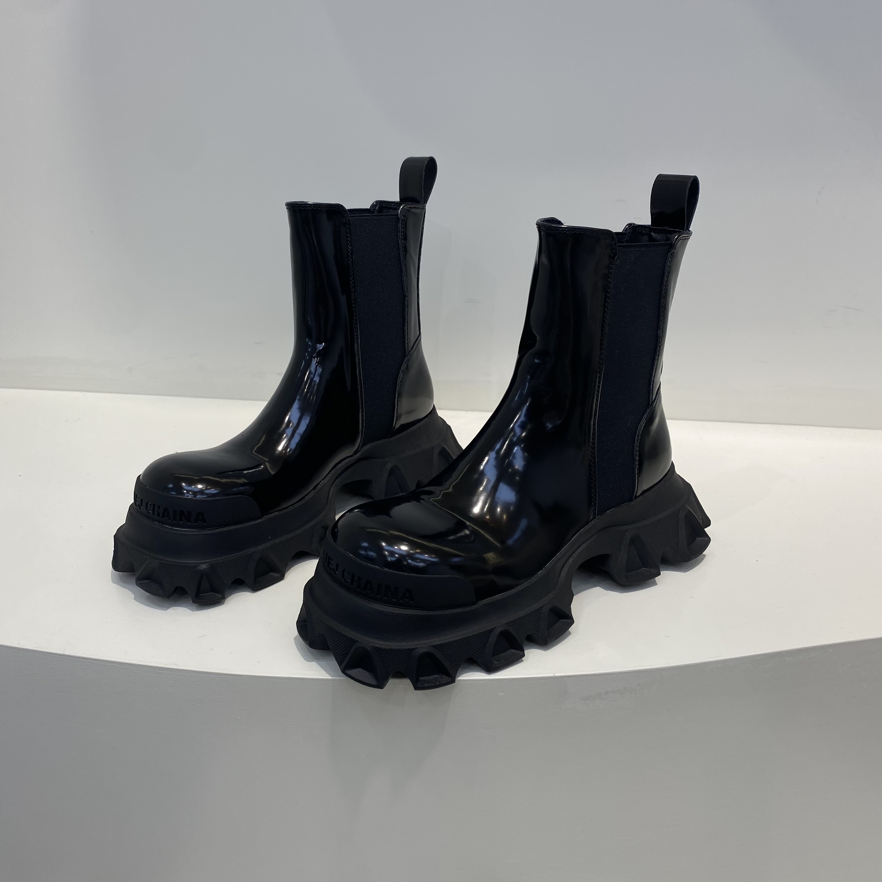 一格家小众设计师款短靴2023新品时尚大头个性百搭切尔西靴