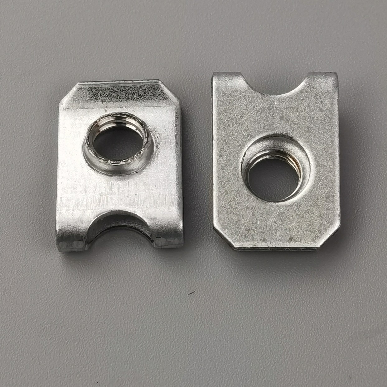 1个装 锁体攻丝固定片 装锁时紧固螺母脱焊掉落没办法打铆钉使用