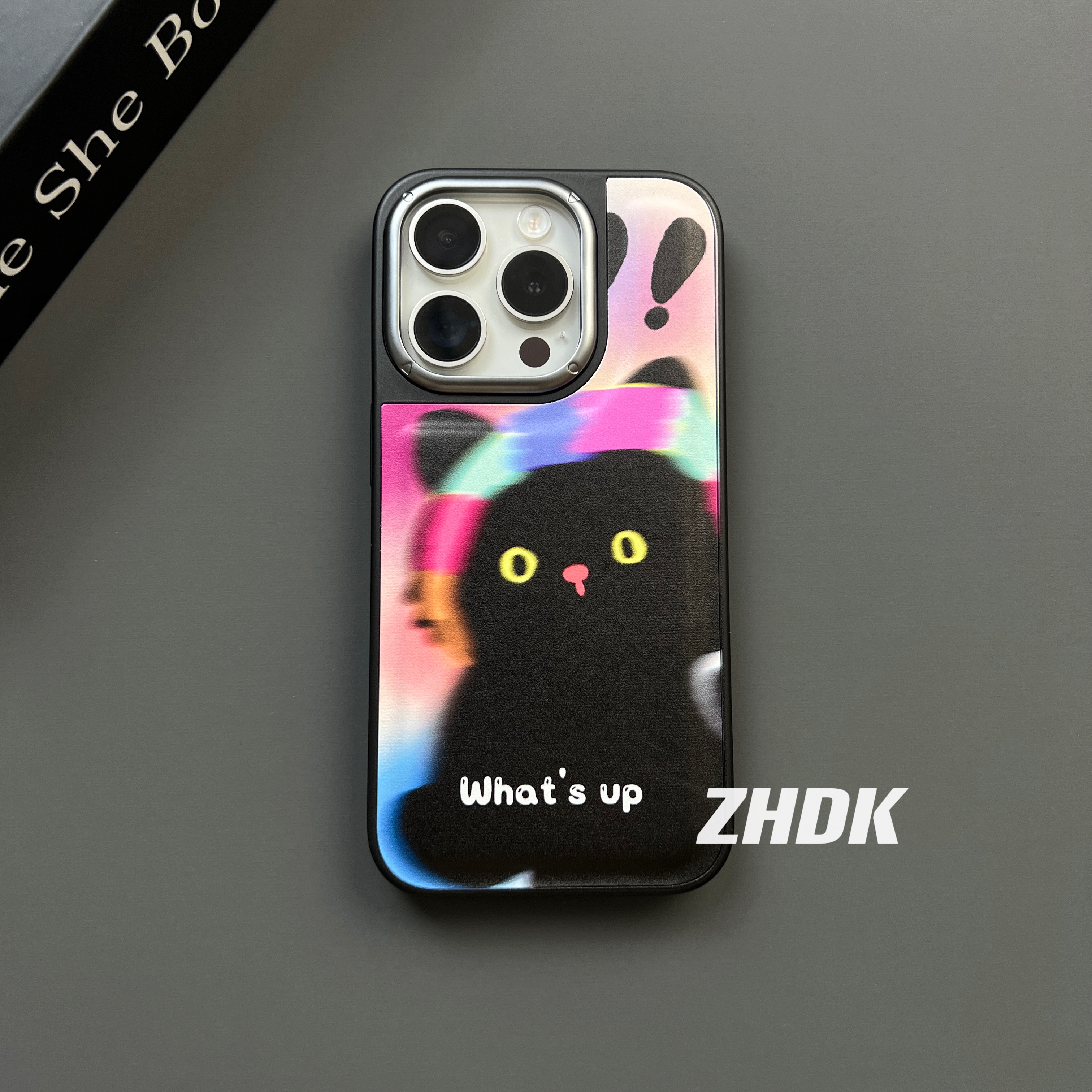 可爱头巾猫咪高级感适用iphone15promax苹果手机壳14贴皮保护套13