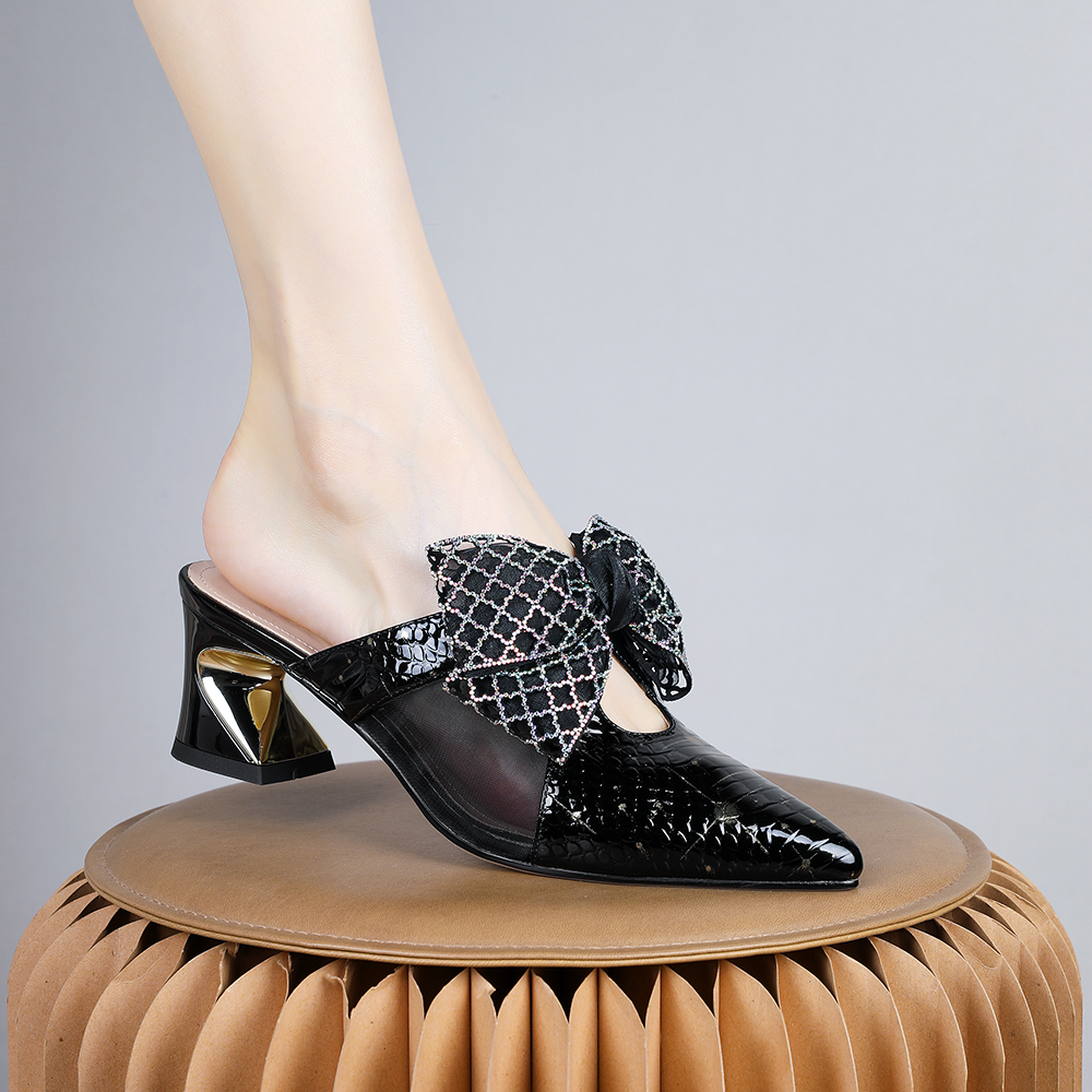 妮彩诗2023年新款欧美水钻蝴蝶结尖头外穿百搭钻跟包头拖鞋女6534