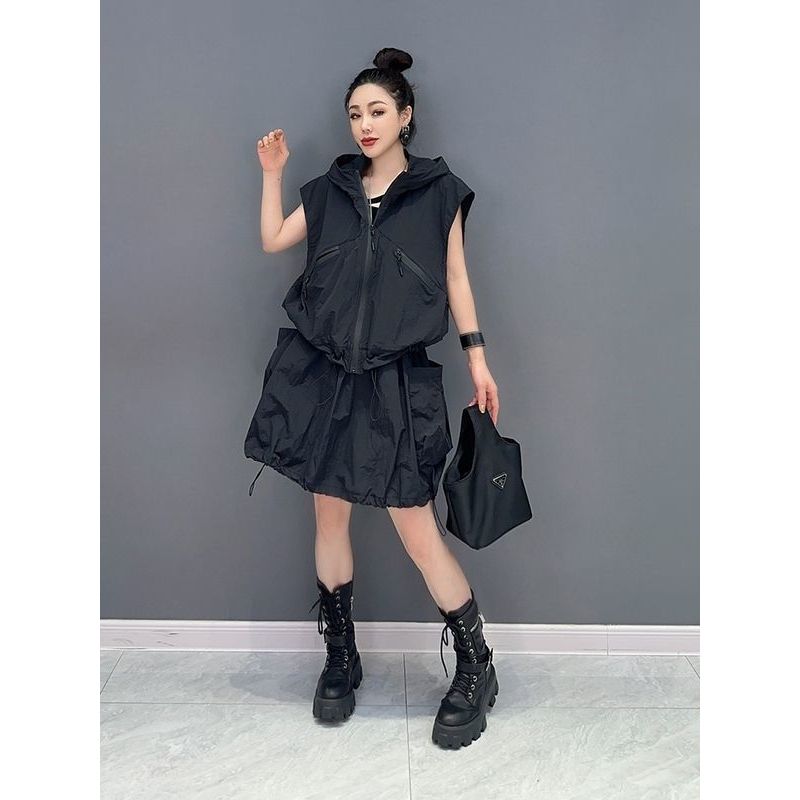 2024春季新款韩版气质无袖连帽上衣休闲短裤两件套工装风时尚女装