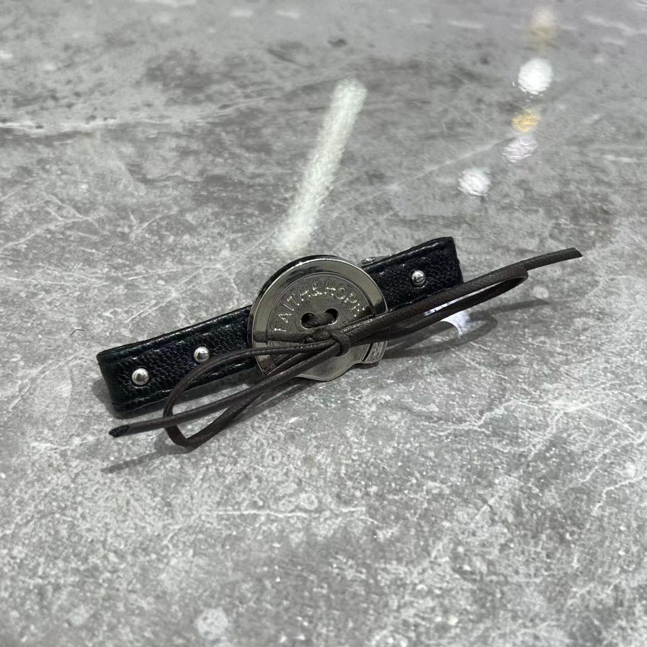 【B025】秋冬漆皮时尚百搭纽扣鸭夹夹轻奢甜酷ins风Y2K千禧少女边夹