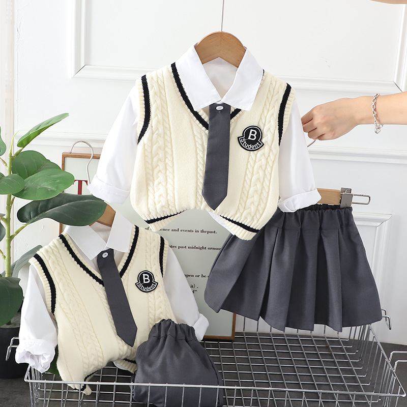 儿童秋男女童套装2023新款韩版帅气宝宝衣服姐弟学院风兄妹三件套