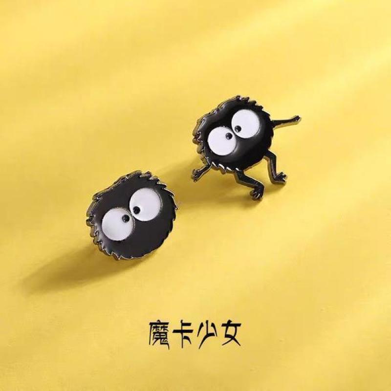 千与千寻小煤球日系ins可爱卡通胸针情侣学生徽章别针包包衣配饰