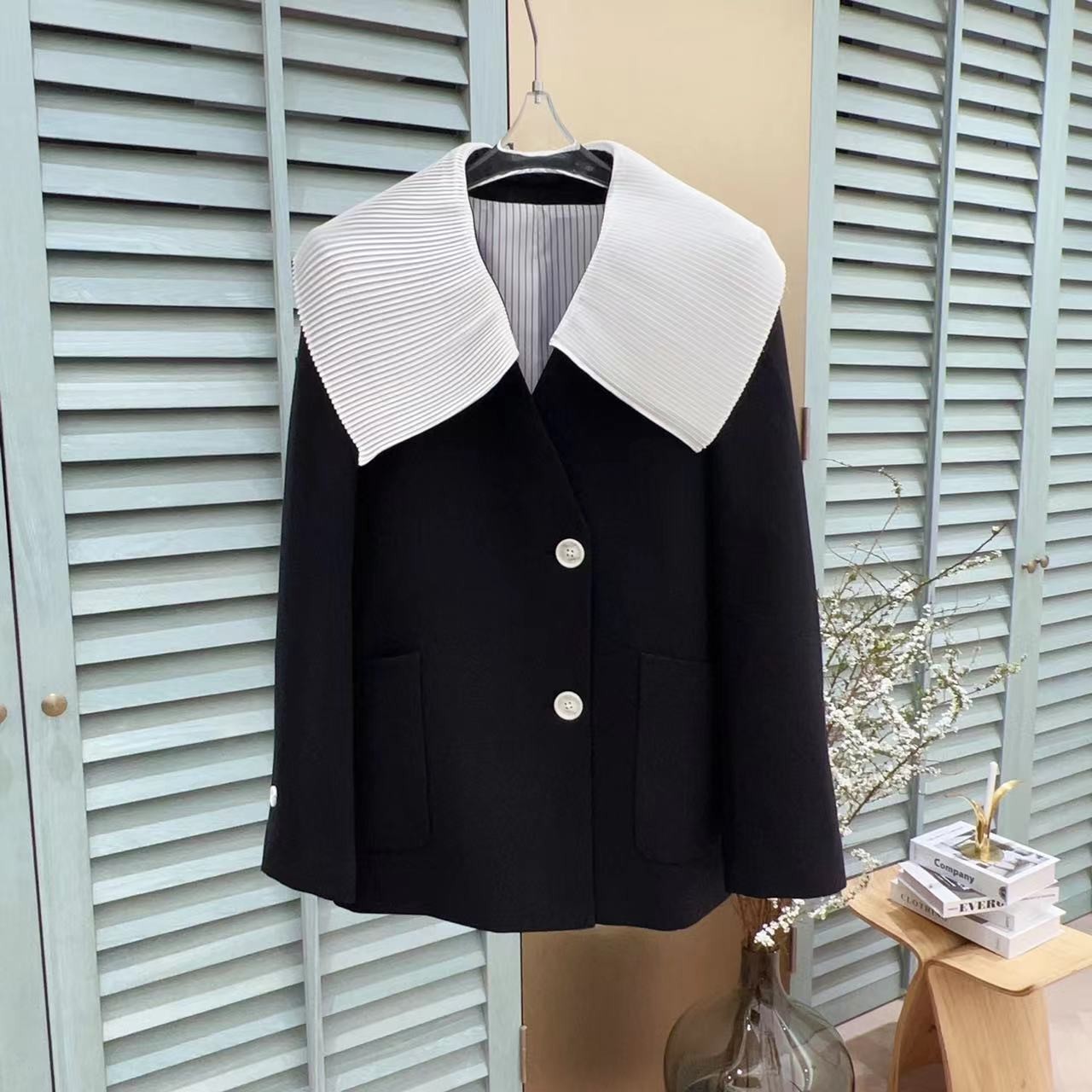 i-EAST 女霸总文学~褶皱荷叶领西服外套WT41089