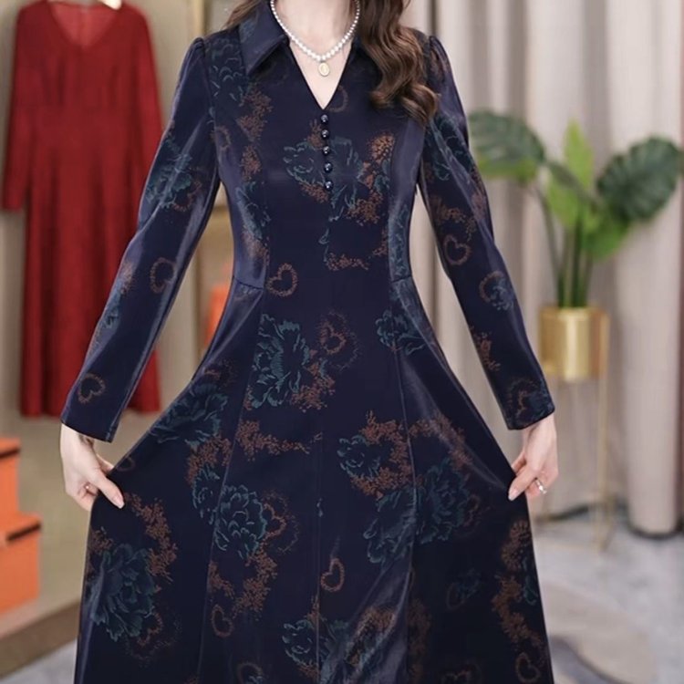 春秋长袖妈妈装时尚洋气中老年女装气质长裙遮肉中长款女士连衣裙