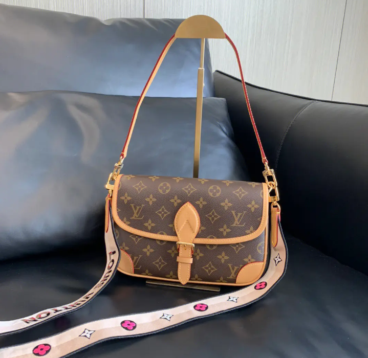 99新 LouisVuitton/路易威登  近代款老花法棍邮差 斜挎包 /莉莉
