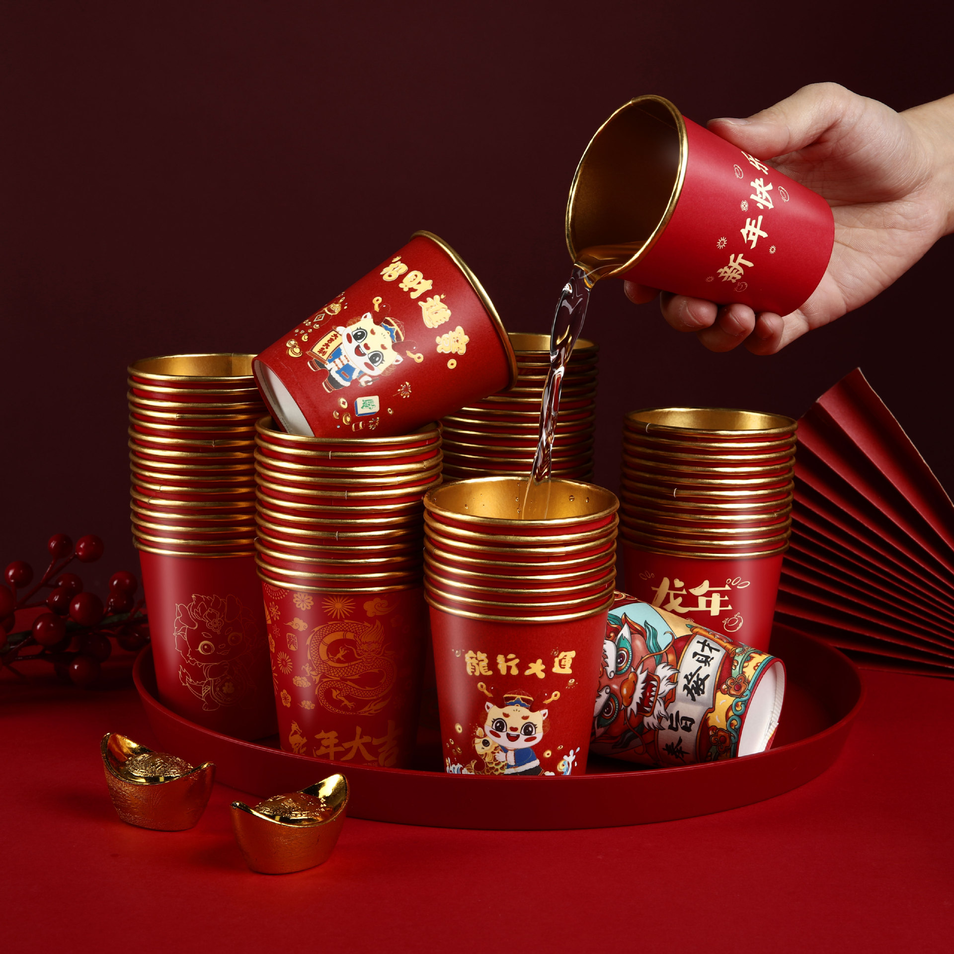 2024新年款一次性纸杯红色龙年新款春节喜庆杯加厚加硬金箔色纸杯