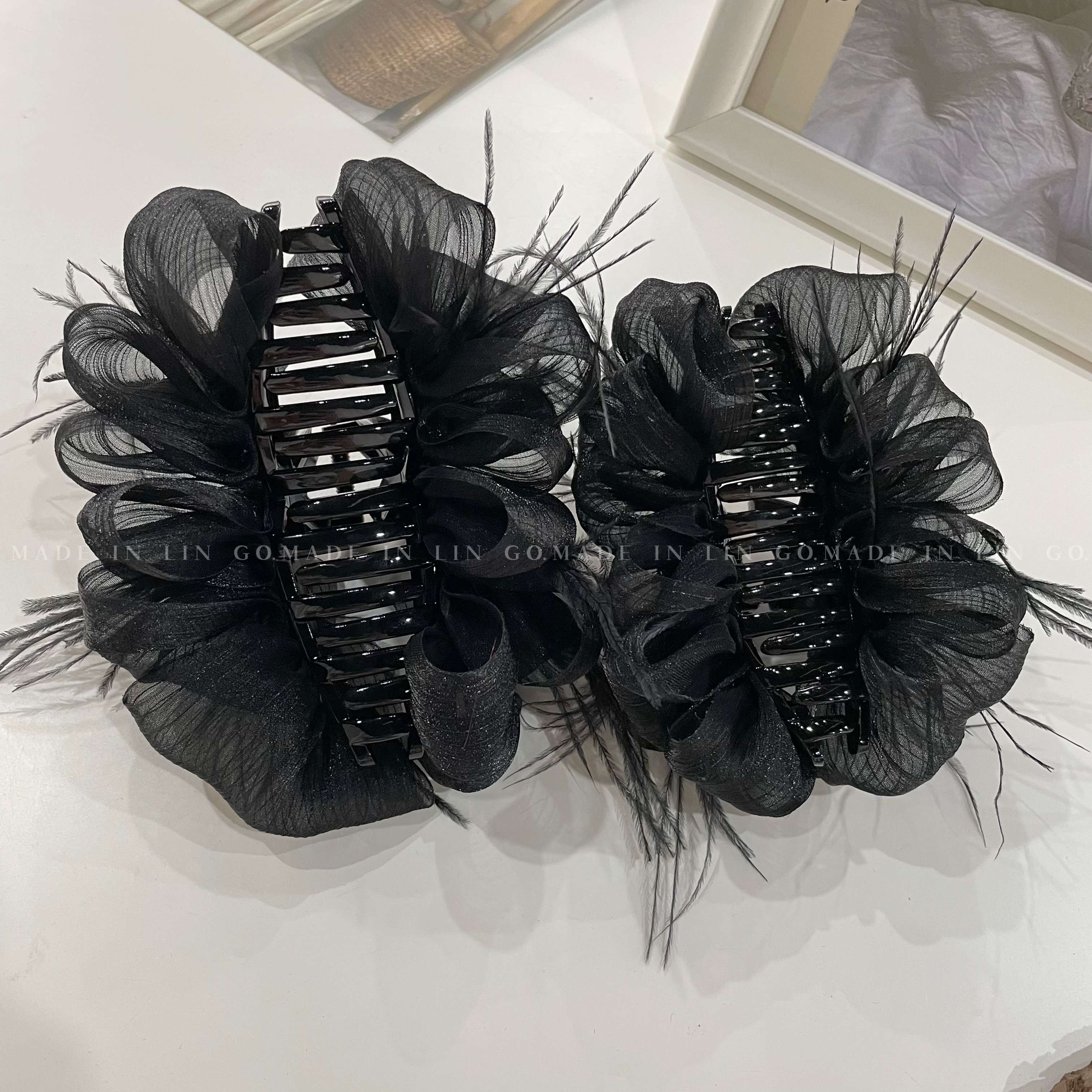 网红可爱优雅发夹黑色雪纺气质发卡羽毛抓夹百搭鲨鱼夹自带氛围感