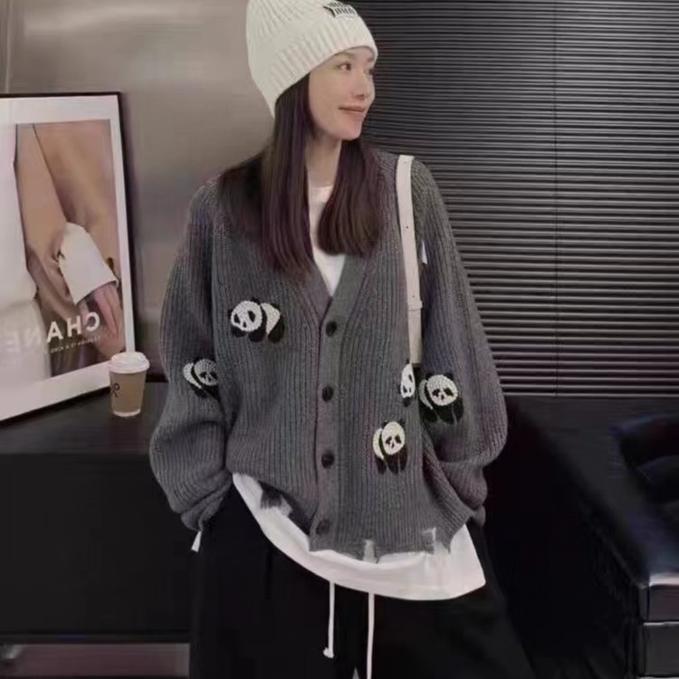【黑白太子】慵懒风上衣女装小熊猫刺绣网红时尚休闲百搭毛衣.D986
