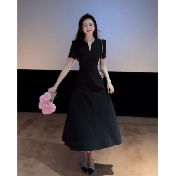 2024新款女夏季高端精致法式赫本风小黑裙设计感中长款裙子504