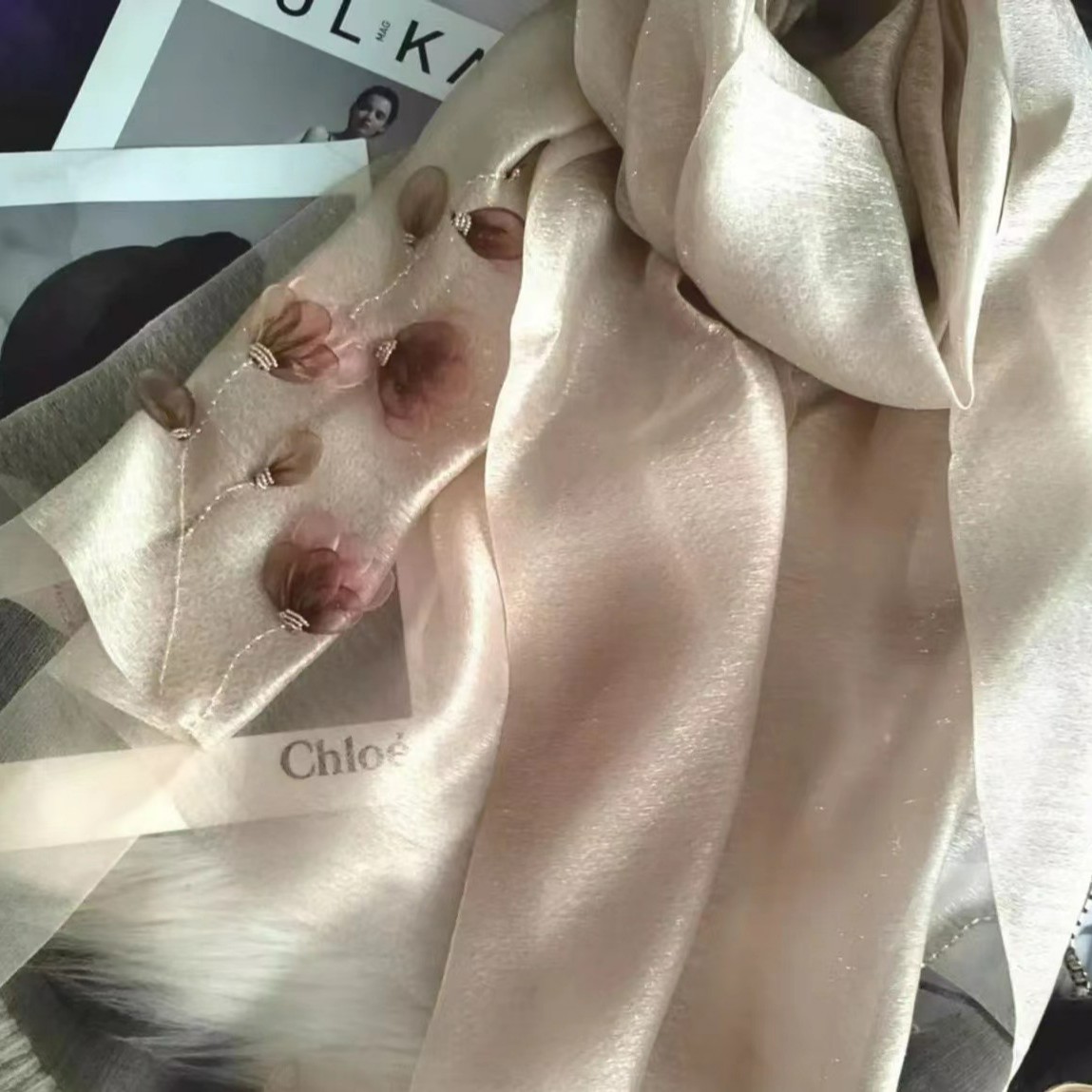 时尚优雅微瑕撤柜  杏色 花开半夏 高端刺绣绣花围巾175*75