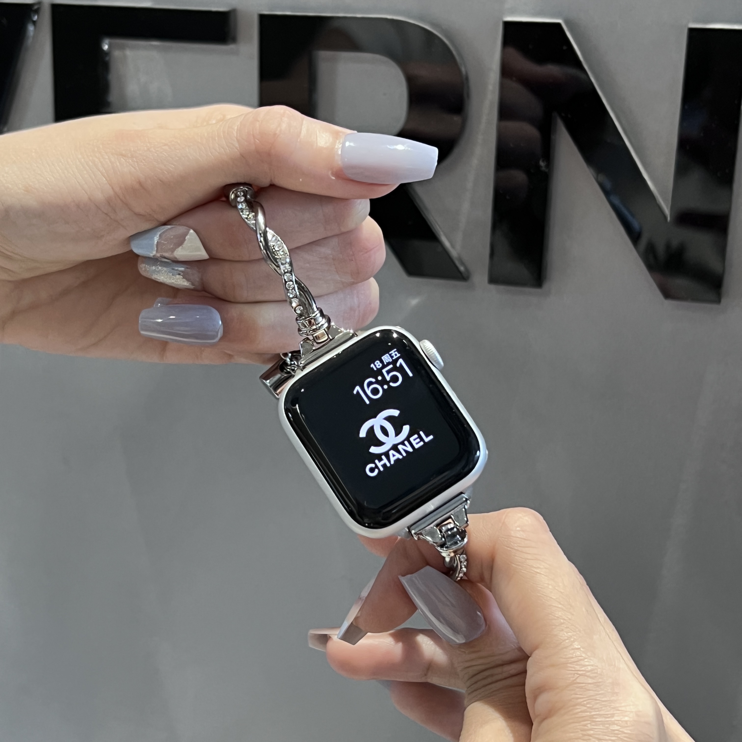顺丰银钻缠绕轻奢表链小香风手表带适用AppleiWatch456代SEiWatch