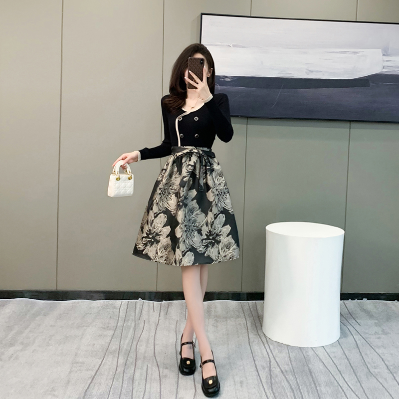 高级感黑色针织连衣裙女秋冬季新款气质法式提花收腰气质小礼服裙