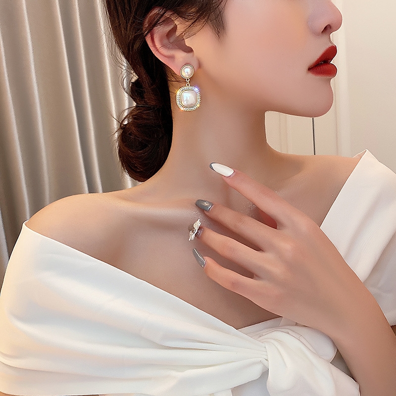 铜合金耳饰 耳环女赫本风轻奢小众潮网红感温婉耳饰百搭N0128