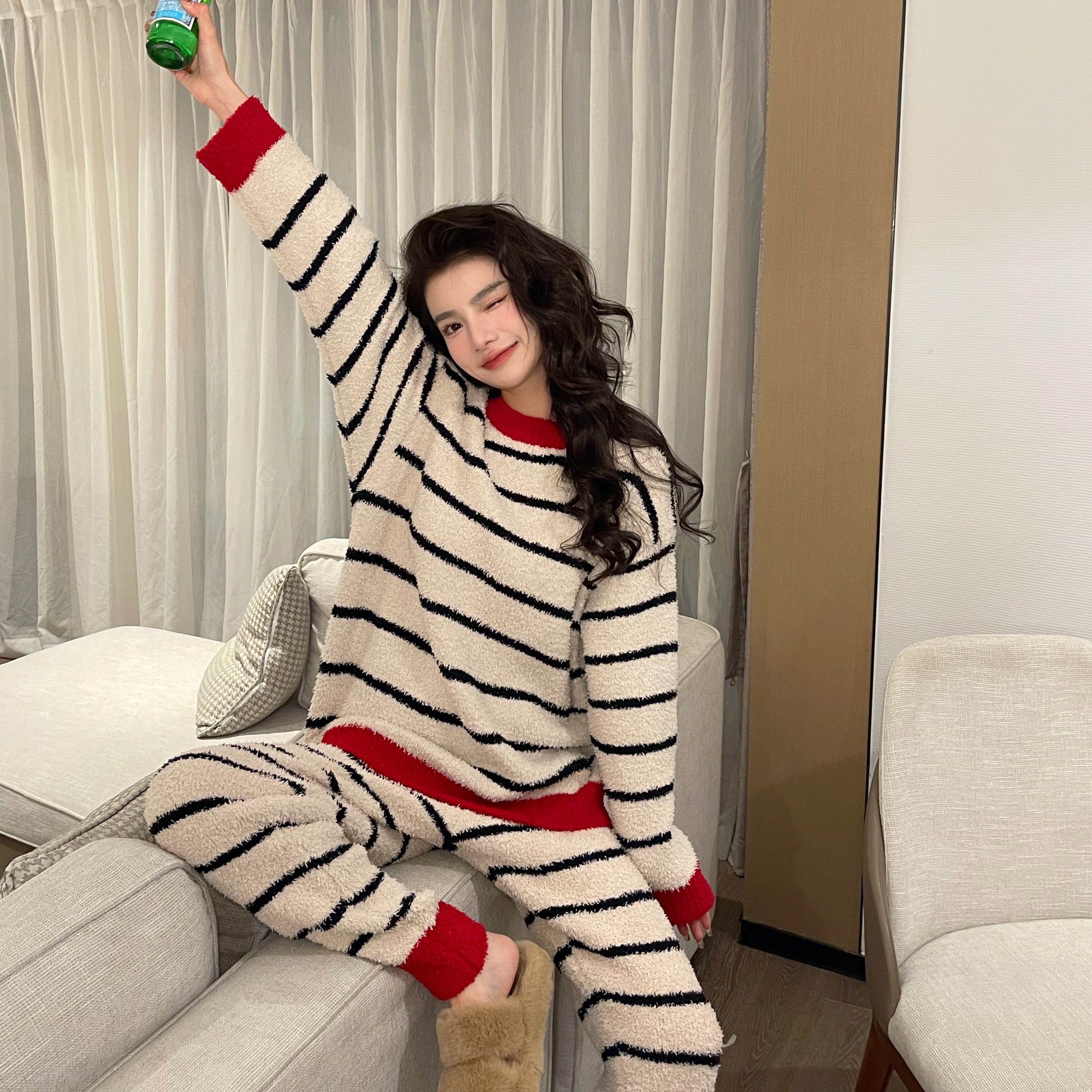 2023年新款冬季珊瑚绒睡衣女款加绒加厚套装冬款条纹软绵绵家居服