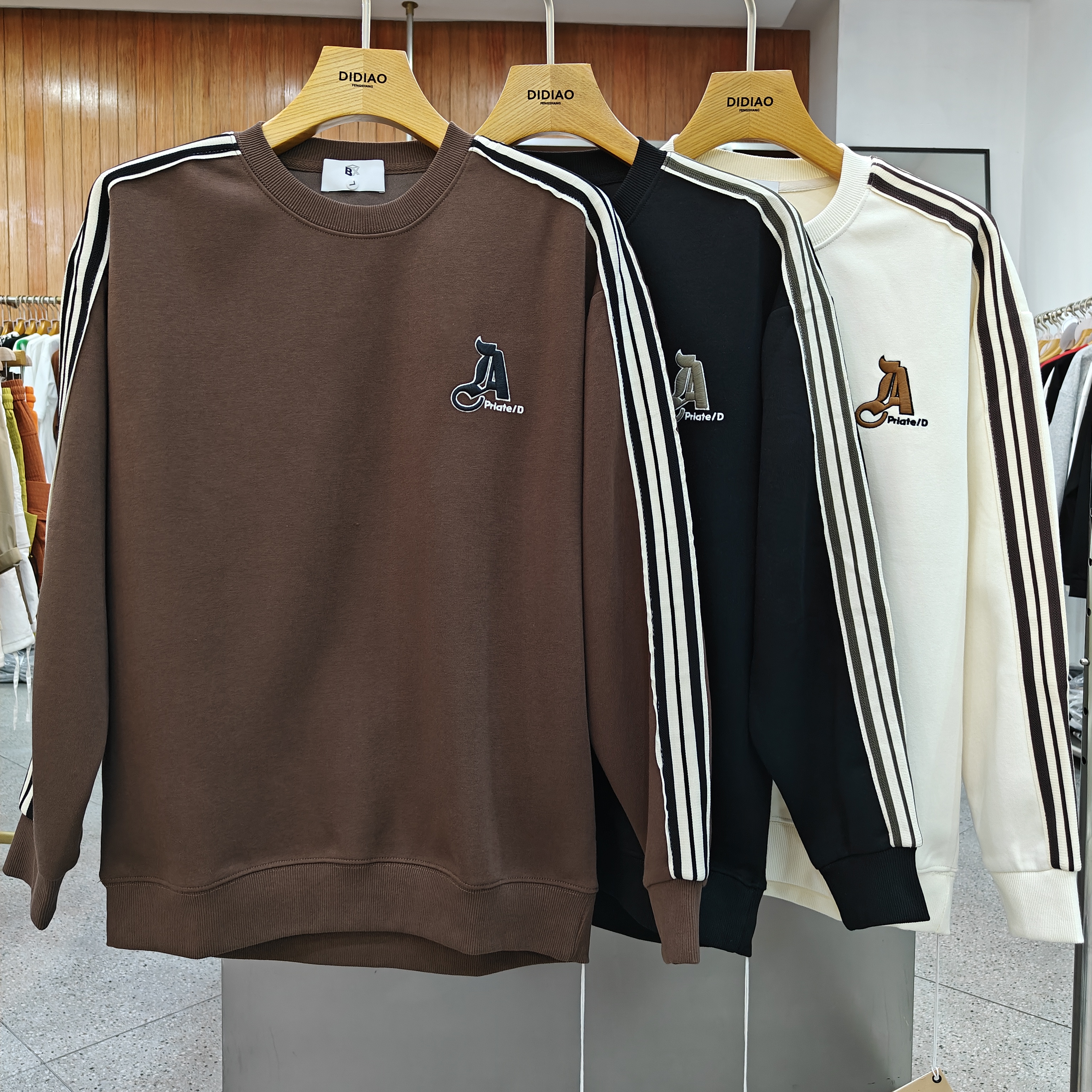 2023秋冬新款刺绣织带拼接时尚宽松休闲圆领卫衣81816