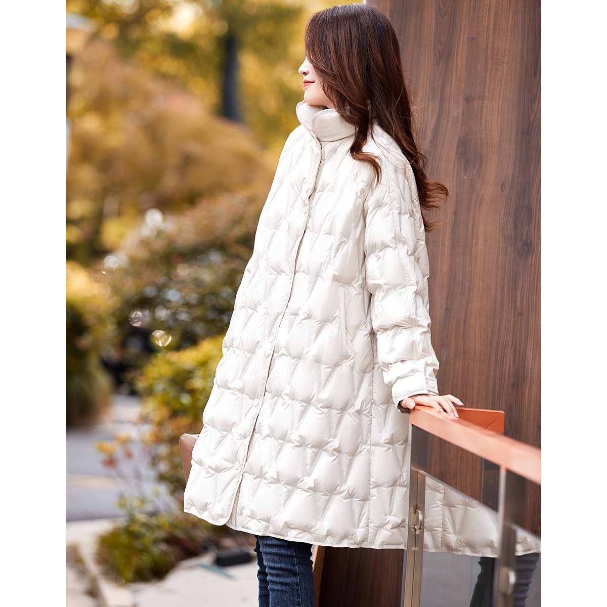 【90鸭绒】23冬新款春亚纺立翻领压胶落肩长袖羽绒服女中长款外套