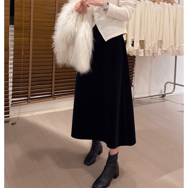 伊衣服饰 丝绒百搭加绒加厚显瘦大摆裙21AU5127
