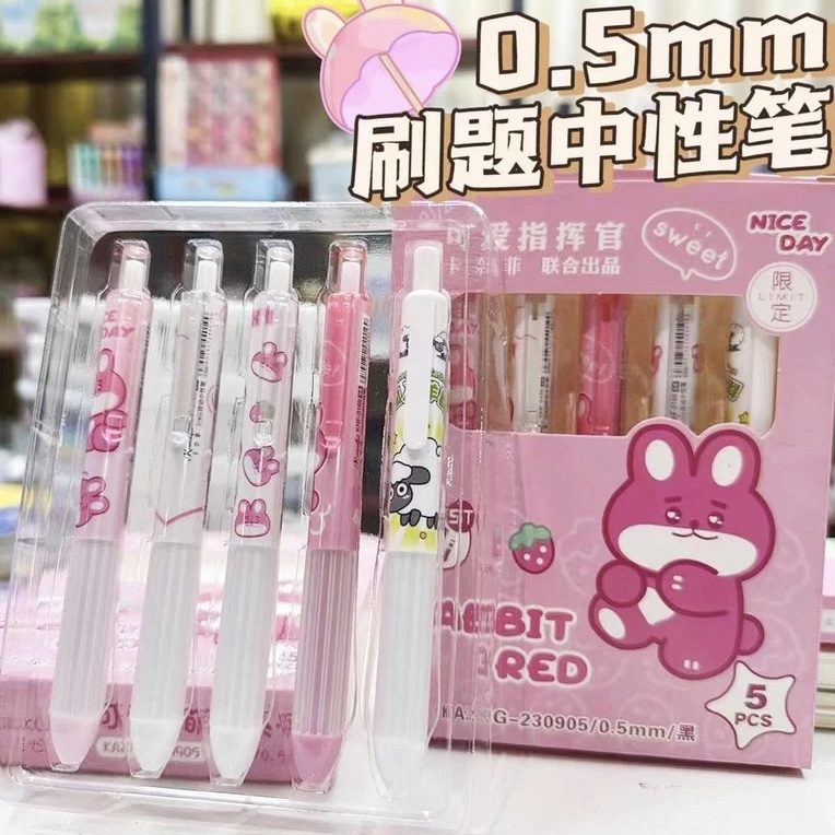 3-25 按动黑色中性笔