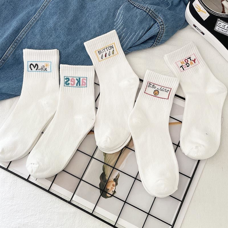（3元包邮）秋冬季女士韩版清新舒适中筒袜可爱百搭防臭运动长筒袜