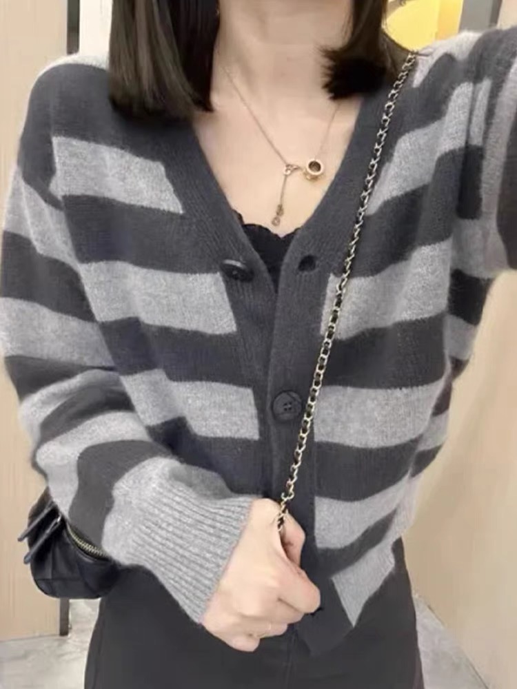 8869韩系简约针织开衫撞条条纹毛衣外套女秋冬2023慵懒风宽松上衣