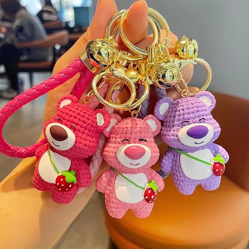 网红草莓小熊钥匙扣精致女可爱汽车钥匙链挂饰时尚感女生包包挂件