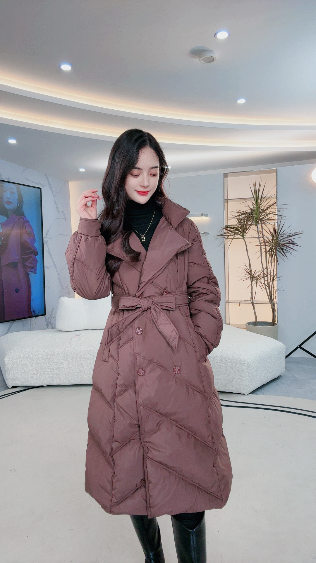 新款修身显瘦羽绒服女2023年冬季时尚新款长款双排扣白鸭绒外套