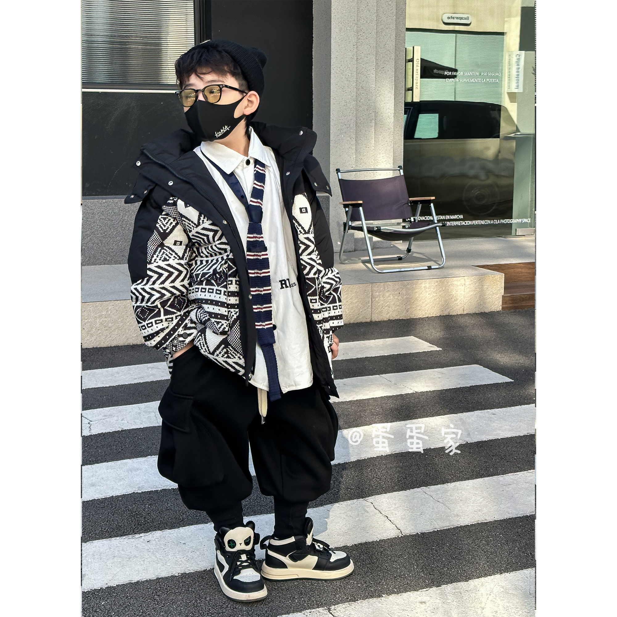 蛋蛋家【几何羽绒服】冬季新款时尚休闲黑色几何连帽羽绒外套