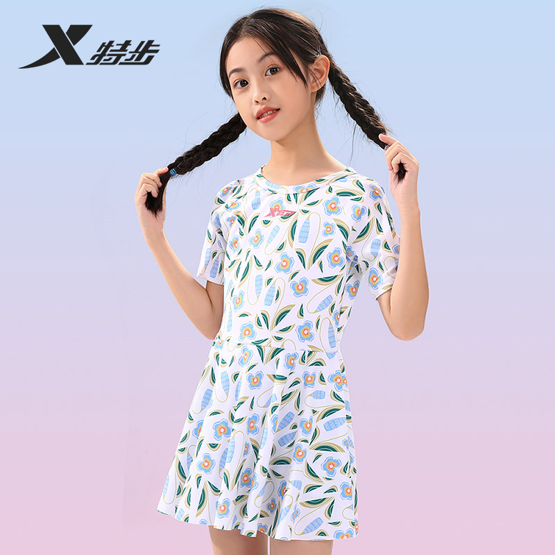 特步女孩修身裙式速干碎花训练透气休闲运动洋气装备时尚印花泳衣