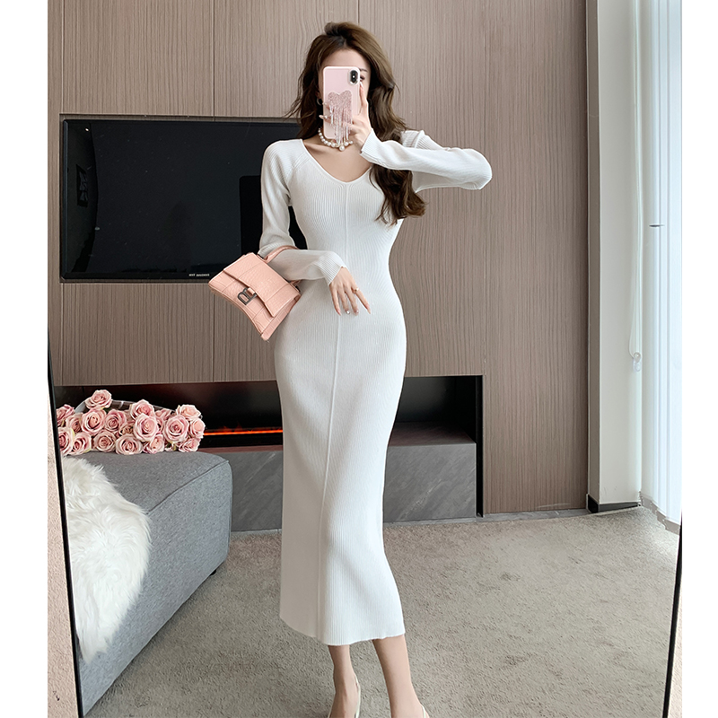 修身针织连衣裙秋冬中长款黑色小个子温柔打底显瘦鱼尾包臀毛衣裙