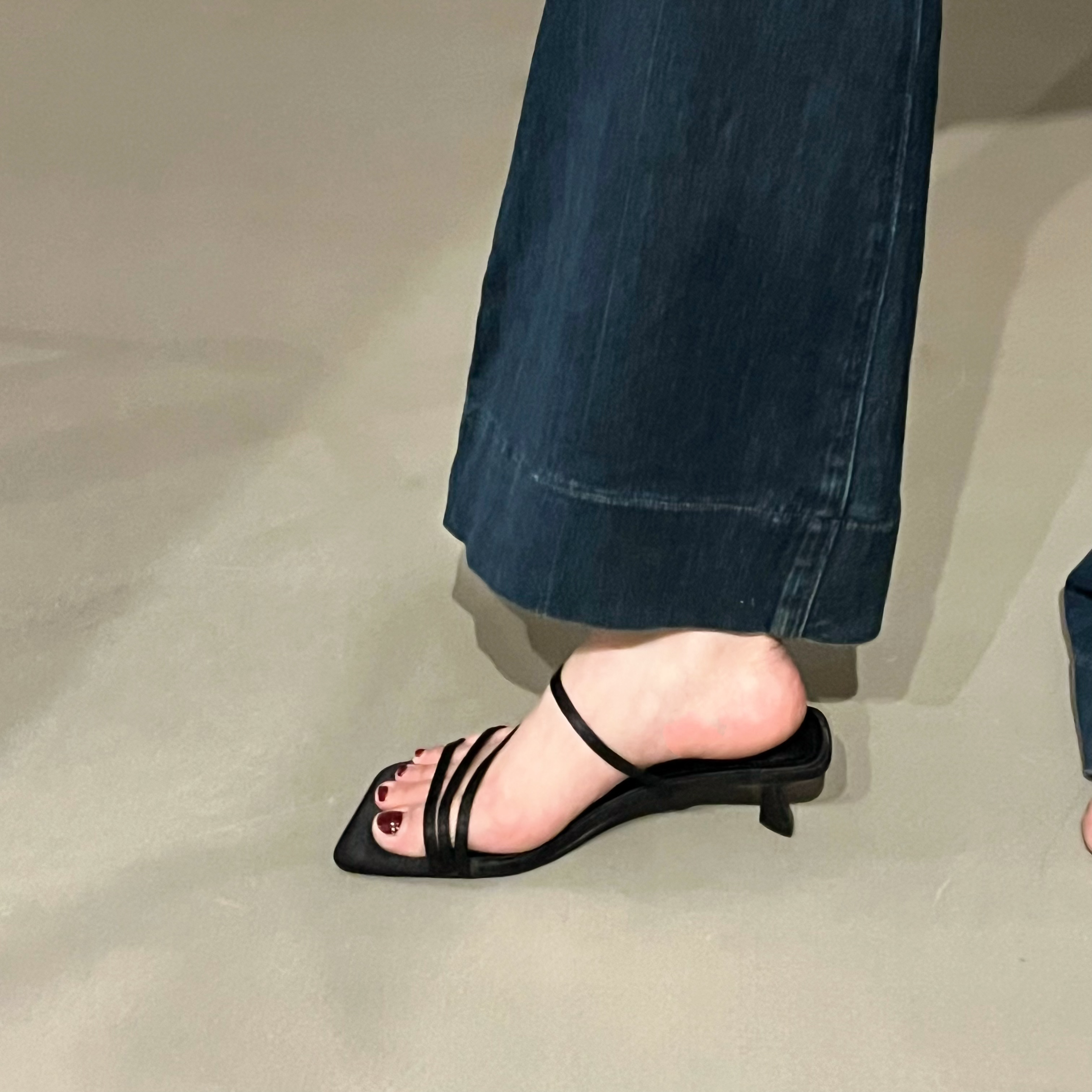 2024夏季新款气质国风高跟鞋黑色百搭时尚方头露趾一字带外穿凉拖