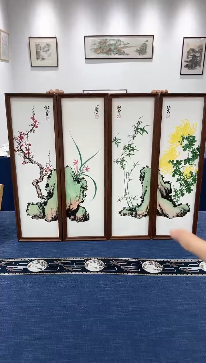 20*70国画-梅兰竹菊（带框）