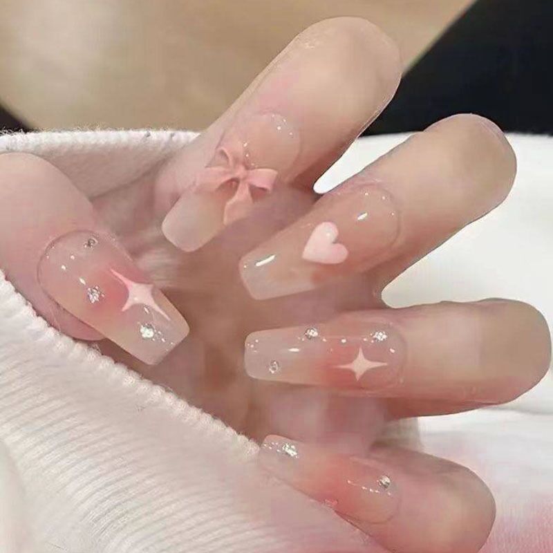 爱心蝴蝶结美甲穿戴甲镶钻贴片显白指甲贴长款高级感学生孕妇新娘