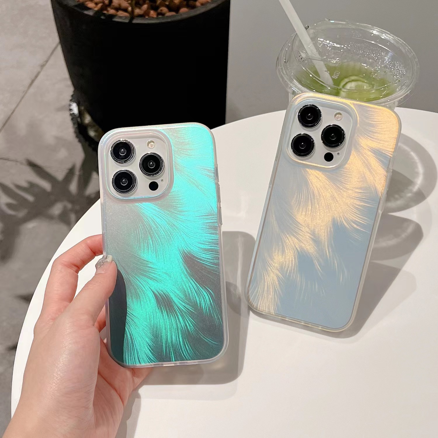 渐变镭射羽毛手机壳适用iPhone14promax磨砂半透苹果13防摔12简约