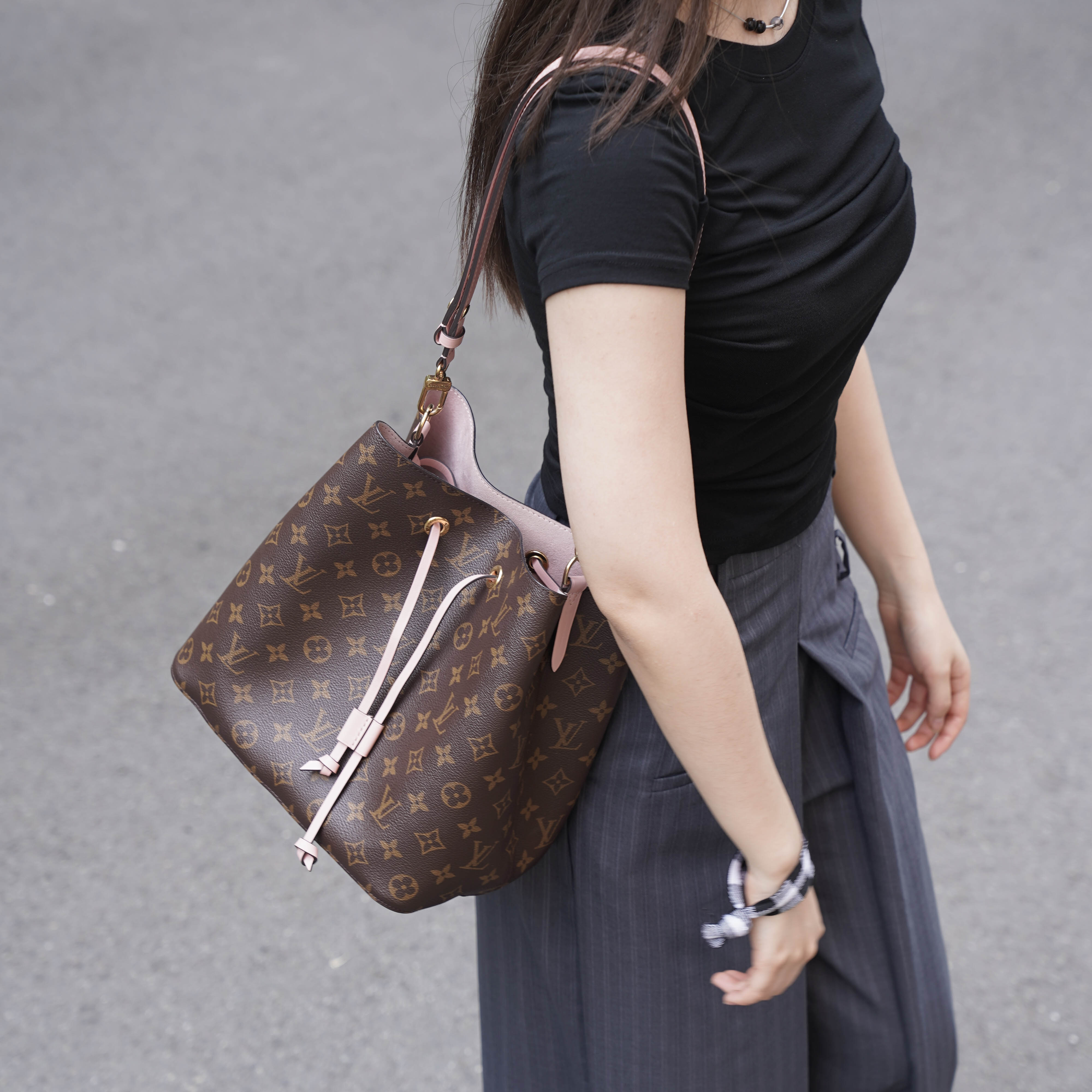95新 LouisVuitton/路易威登 大有/neo粉色抽绳水桶包/JS0089