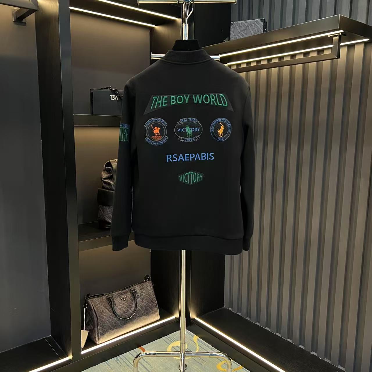 赏【菲菲专属】2025年高奢重磅棒球服外套（88867）