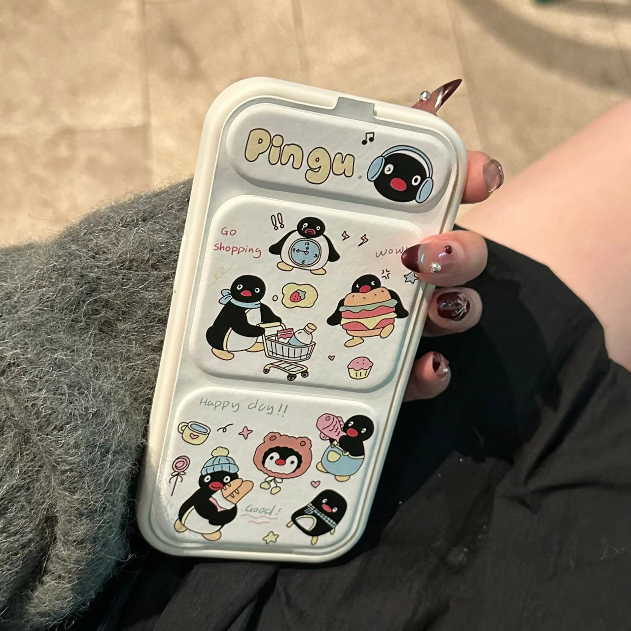 ins日韩磁吸三折翻盖支架卡通企鹅适用于iPhone15pro手机壳可爱女