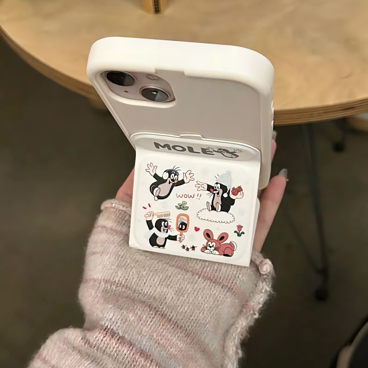 ins日韩磁吸三折翻盖支架鼹鼠雪人适用于iPhone15pro手机壳女可爱