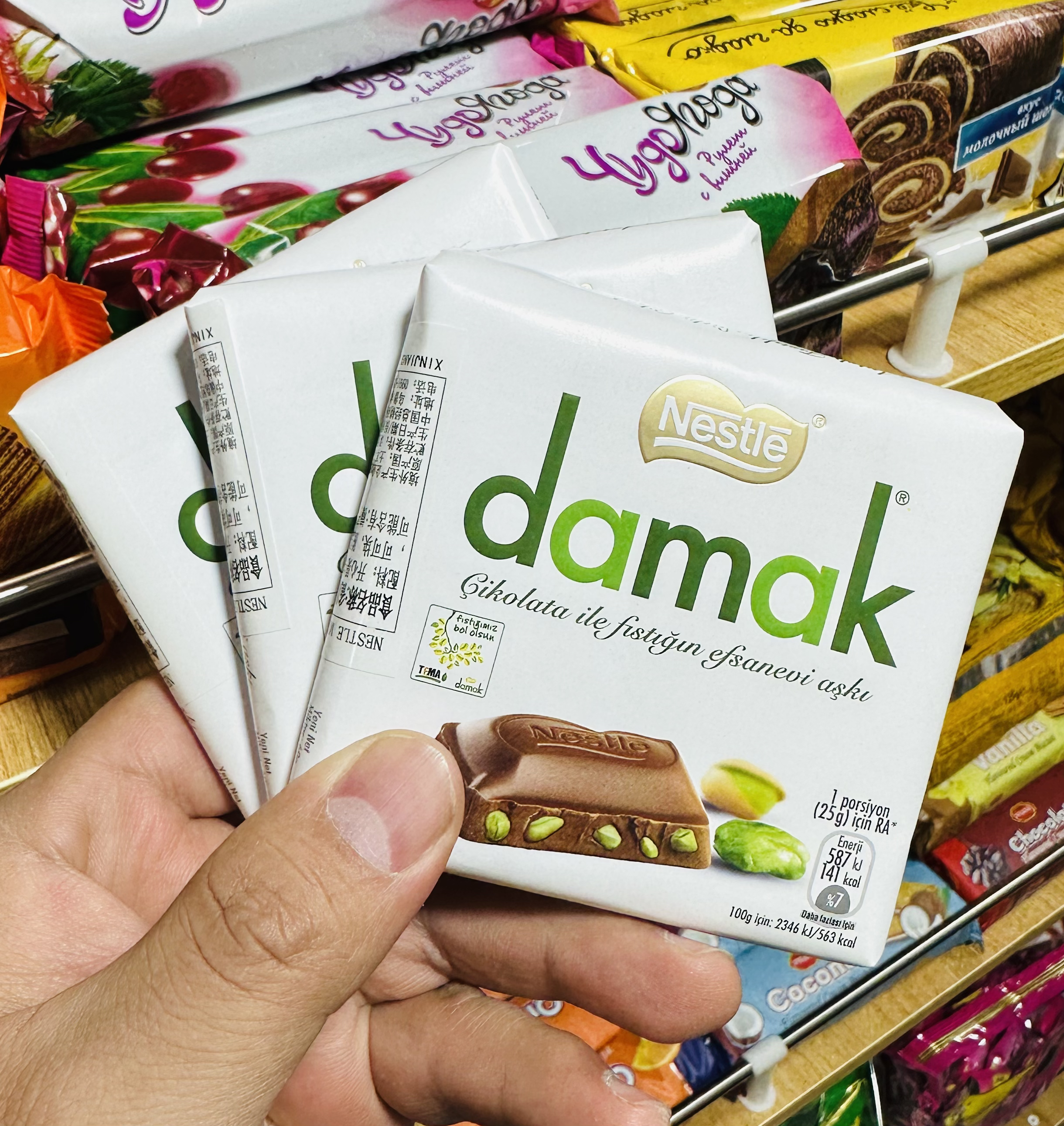 新疆包邮土耳其进口damak开心果牛奶巧克力可可脂牛奶巧克力60克