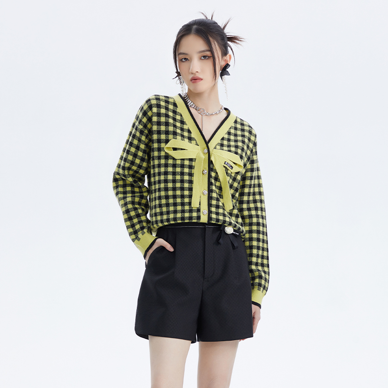 秋季新款 jessyline 杰茜莱格子v领针织开衫女时尚黑白小香风时尚