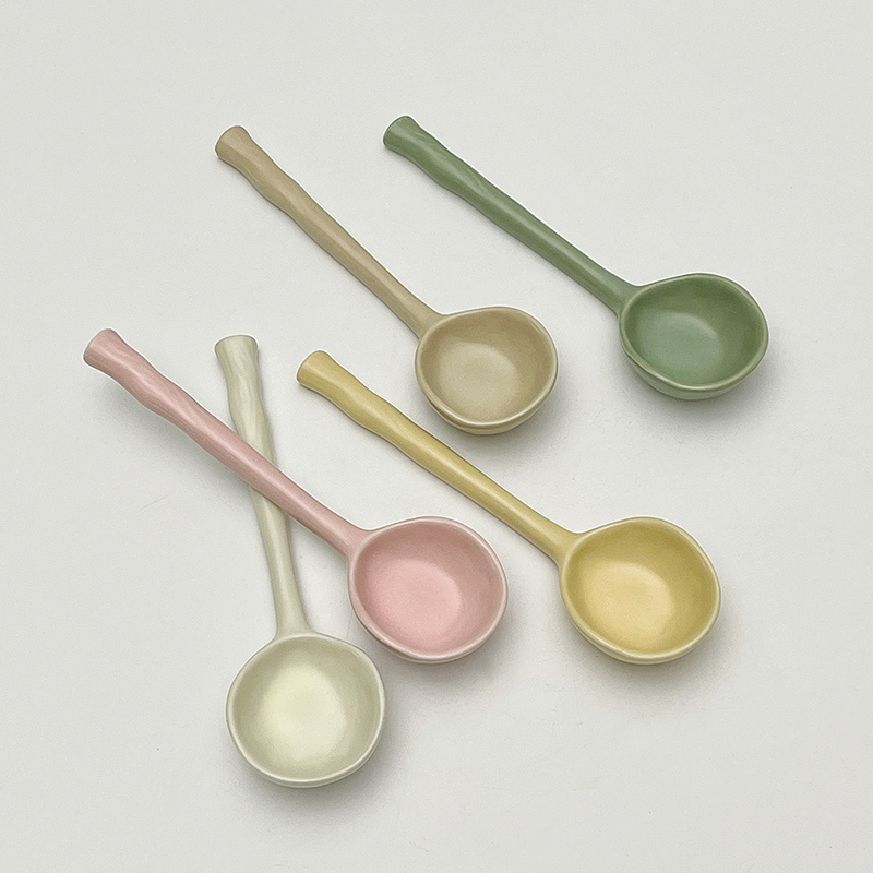 .网红ins奶油风家用陶瓷勺子汤勺高颜值加厚复古彩色喝汤创意调羹