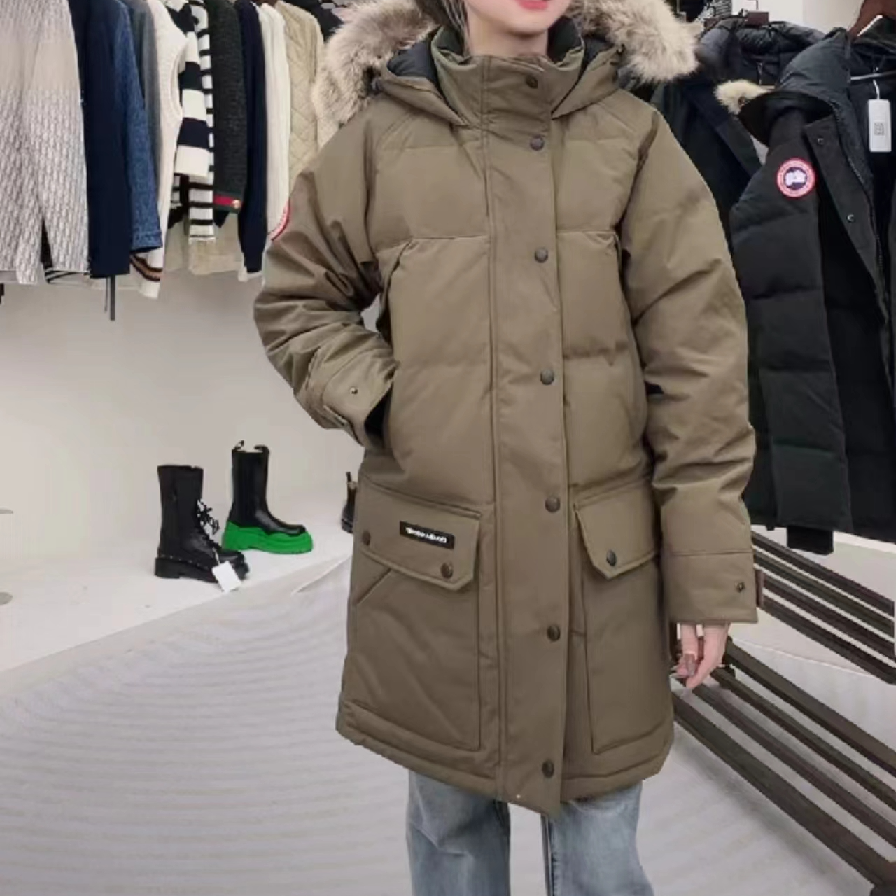 全新未使用  Canada Goose 红标连帽拉链派克/S/M公价17500
