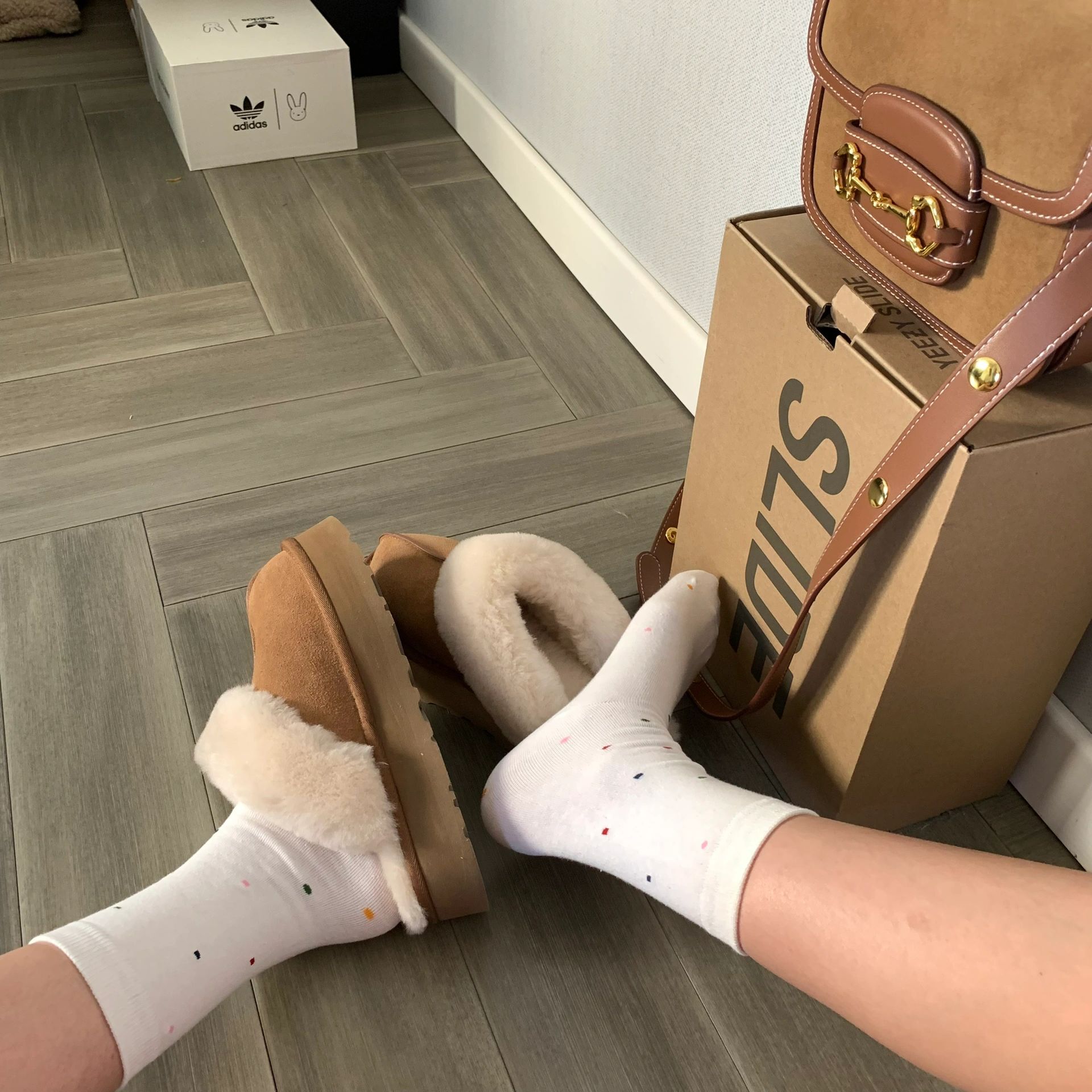 【塔儿姐】桑坡皮毛一体女士休闲经典平底包头厚底居家毛毛拖鞋