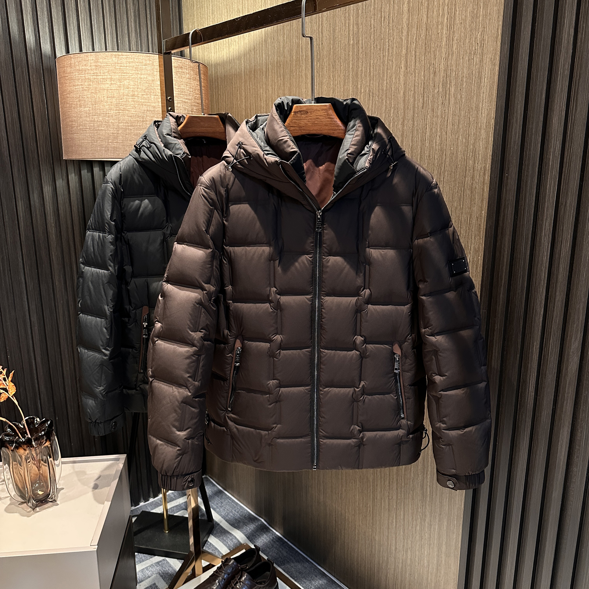 轻盈保暖 男士冬季时尚简约连帽轻便短款高端纯色男款休闲羽绒服